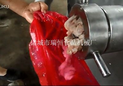 诸城市瑞恒食品机械120绞肉机12mm孔板工作视(shi)频