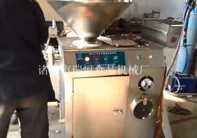 诸城市瑞恒食品机械厂真空气动定量扭结灌(guan)肠机